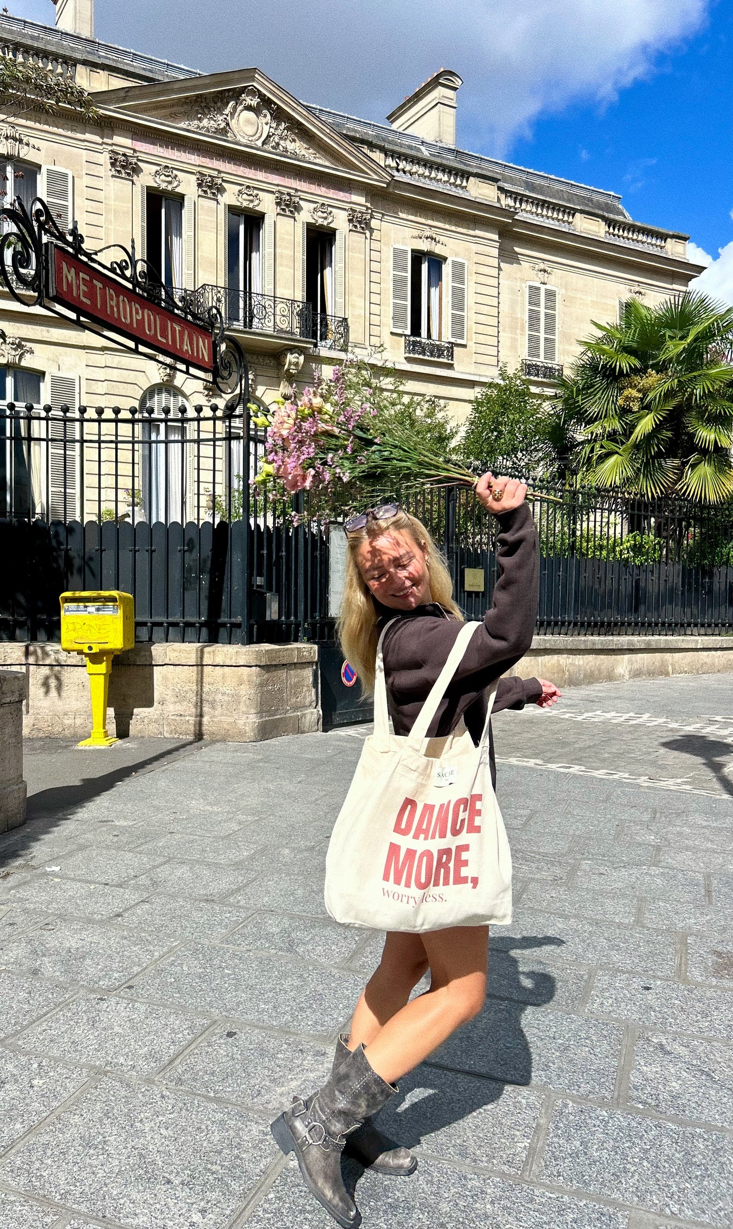 NEW - LE SAC CABAS "DANCE MORE, WORRY LESS."